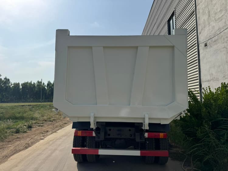 Reman Sinotruk Howo 8x4 Tipper Truck TX 371 Prix