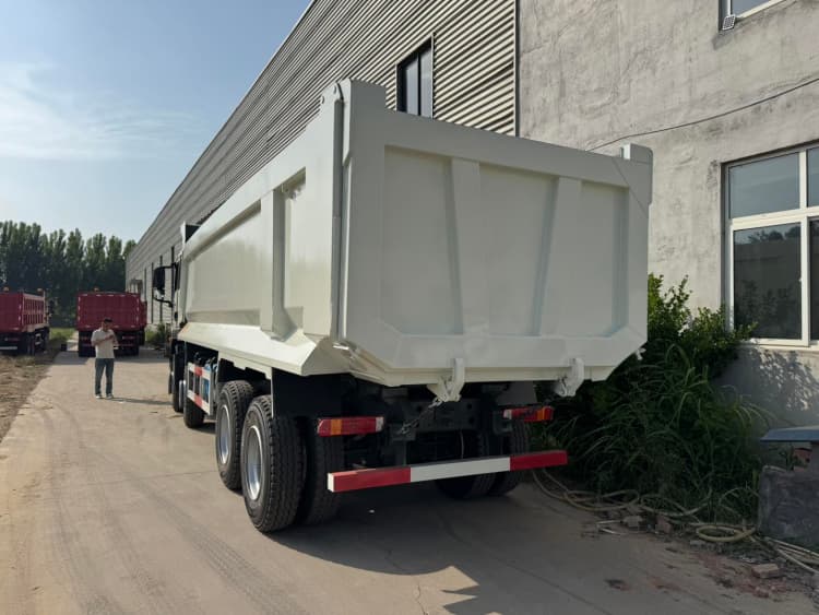 Reman Sinotruk Howo 8x4 Tipper Truck TX 371 Prix