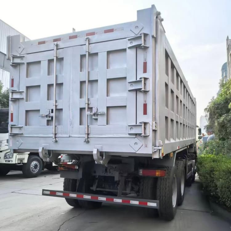Reman 12 Wheel Dump Truck Sinotruk Howo 30 Ton Price in China
