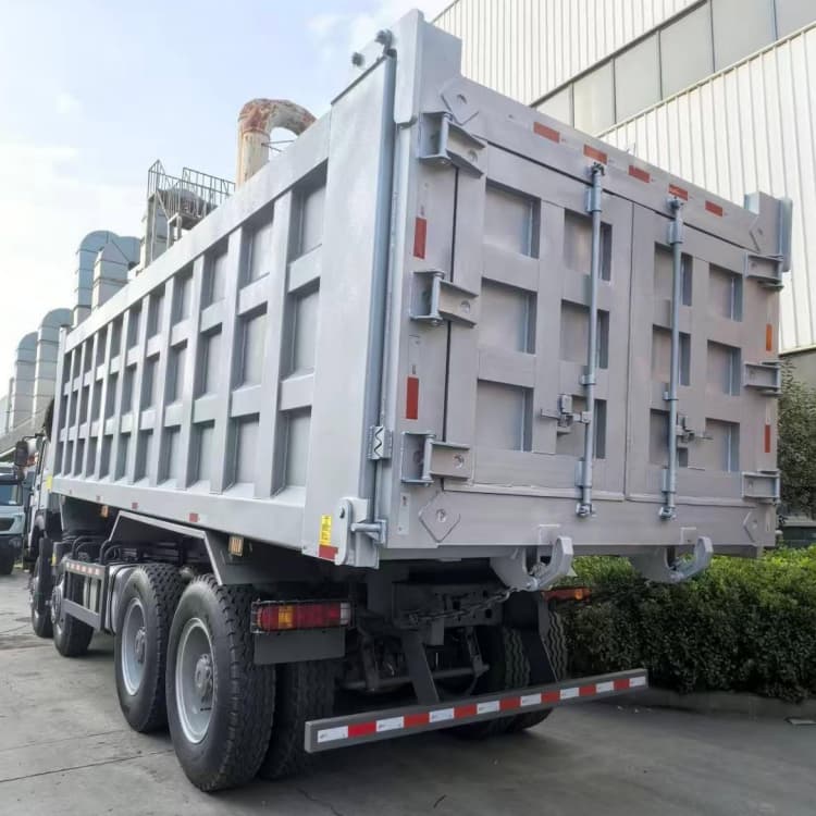 Reman 12 Wheel Dump Truck Sinotruk Howo 30 Ton Price in China