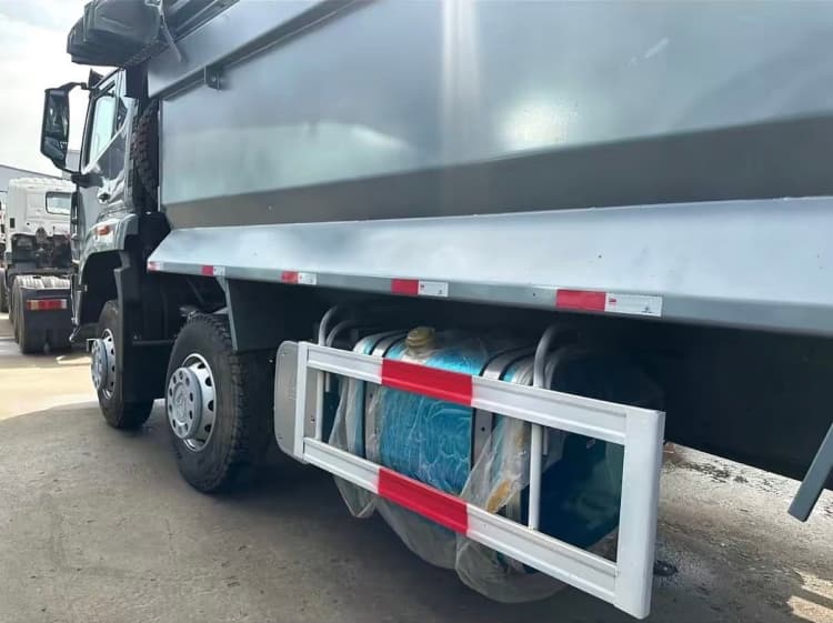 Chinese Reman Dumping Truck Howo NX 371 8x4 Tipper for Sale Price