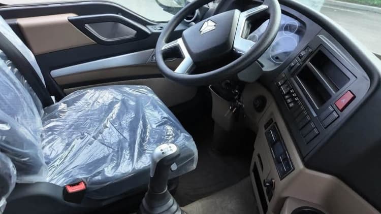 Reman Howo 12 Wheeler Sinotrucks TX Tipper Truck Price