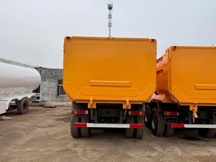 China Howo TX Heavy Reman Dump Trucks 12 Wheeler for Sale